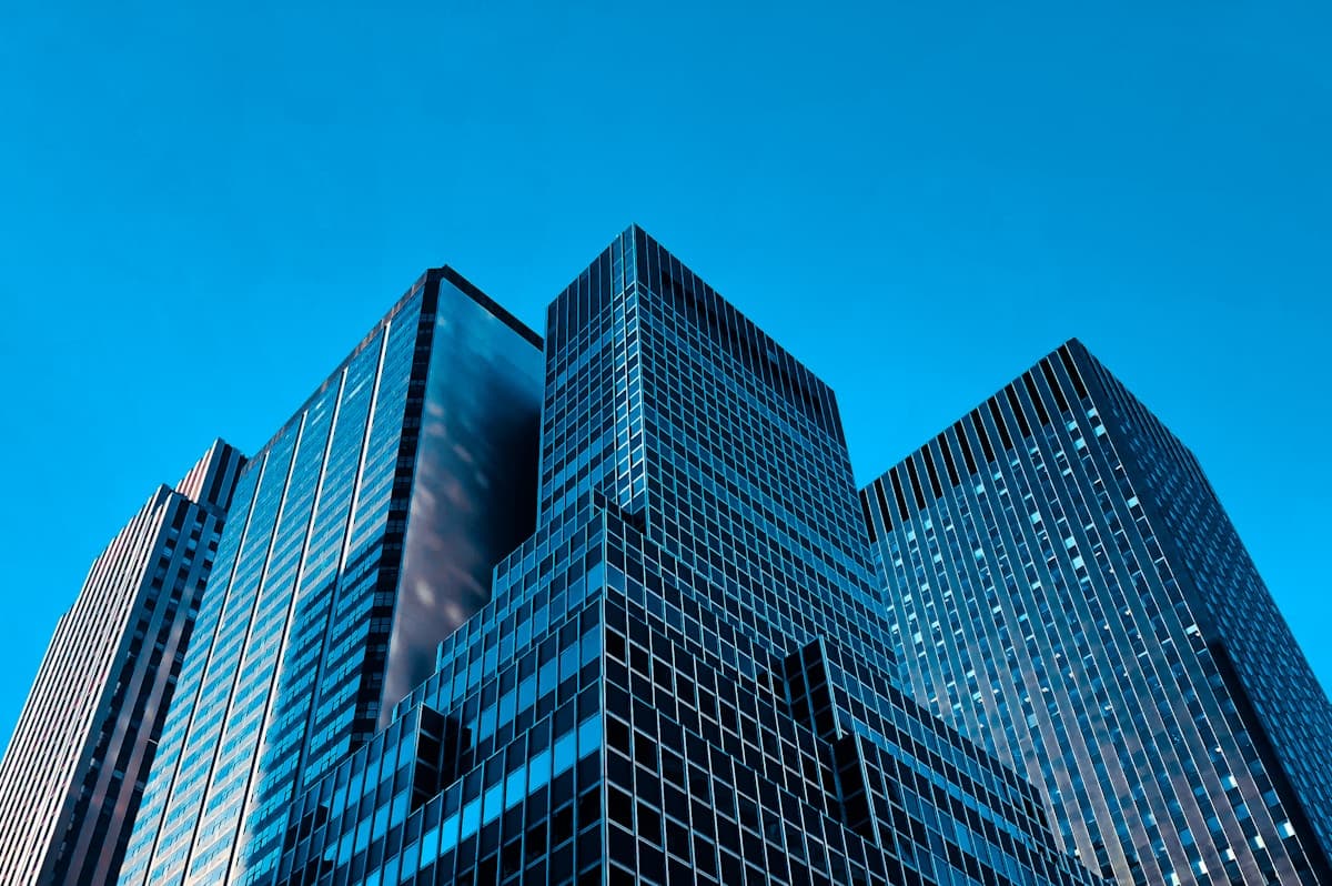 Façade d’immeuble en rénovation avec échafaudage