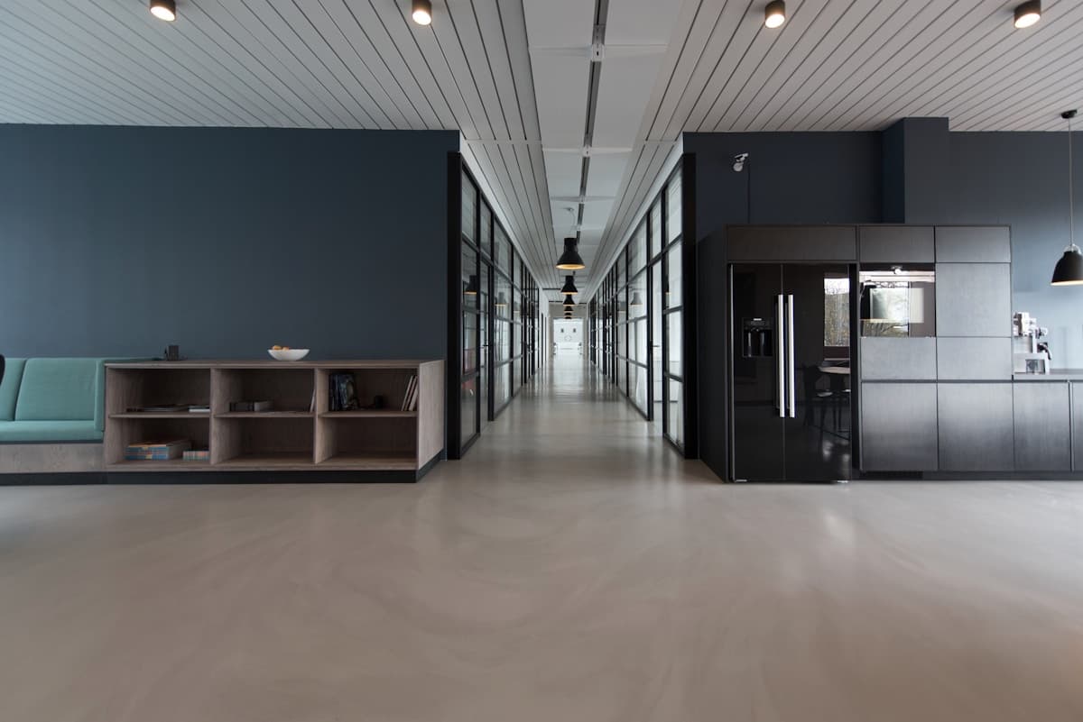 Open space de bureau, collaboration entre professionnels